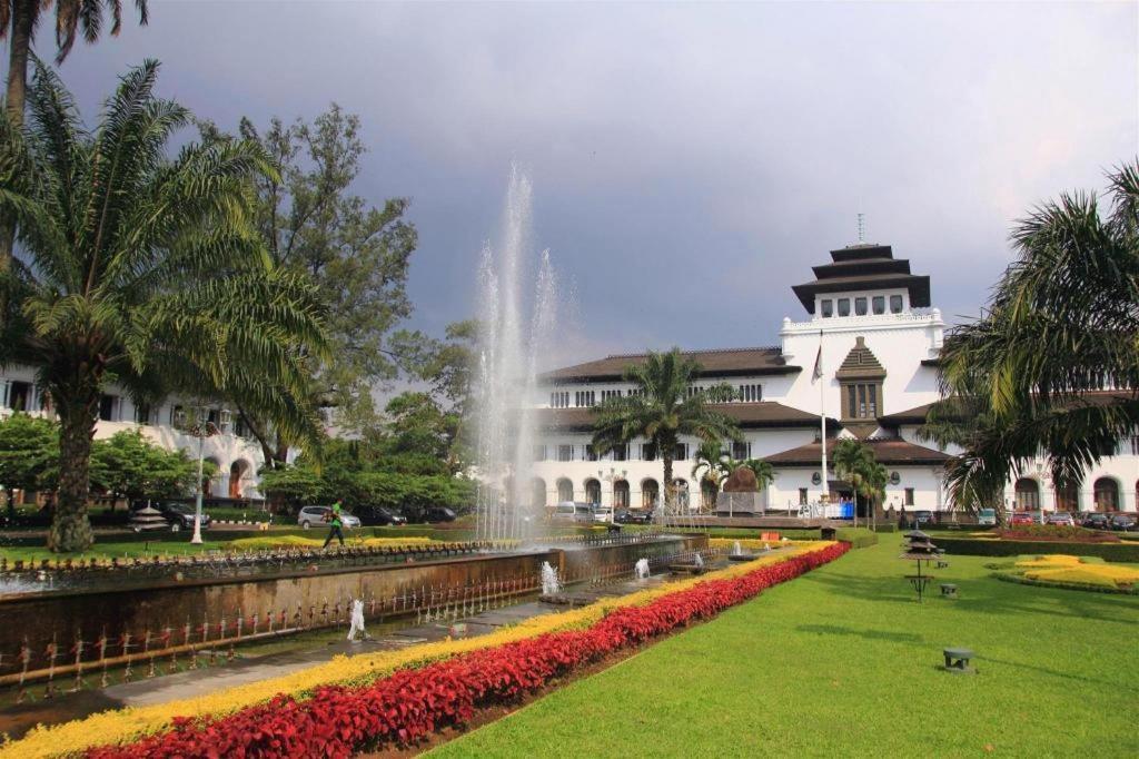Gania Hotel Bandung Kültér fotó